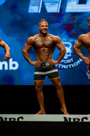 MEN'S PHYSIQUE 174